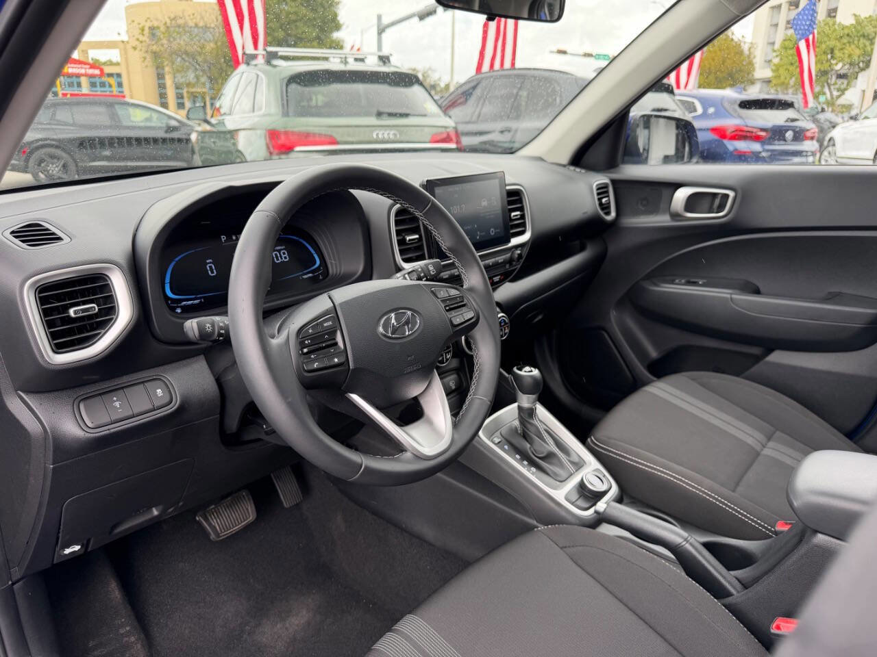 Used 2025 Hyundai Venue SEL FWD image 9