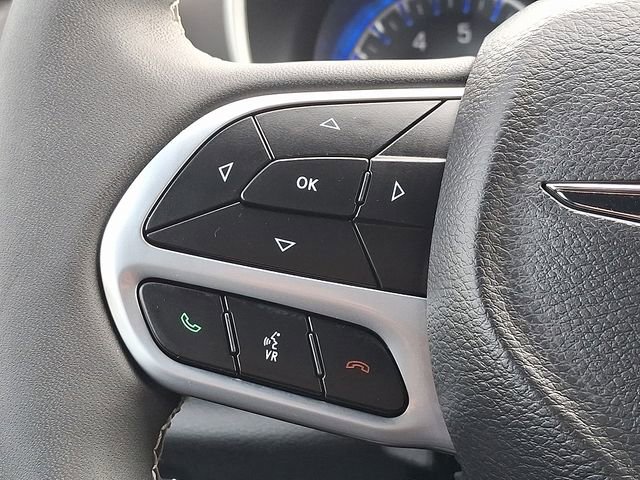 Used 2025 Chrysler Pacifica Select image 21