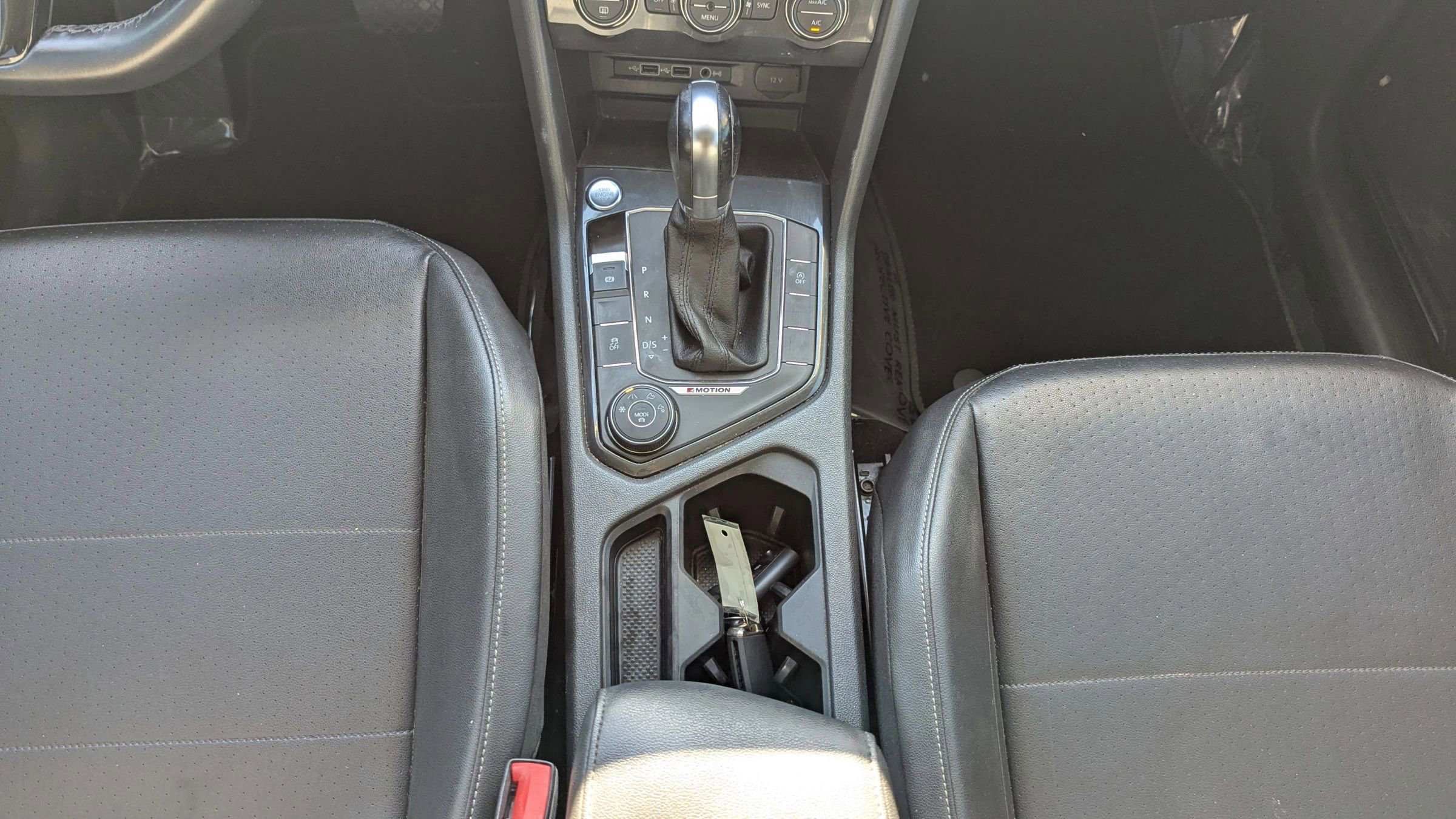 Used 2018 Volkswagen Tiguan SE w/ Panoramic Sunroof Package AWD/4WD image 24