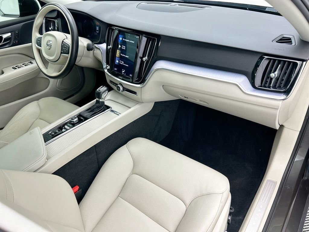 Used 2020 Volvo S60 T5 Momentum image 15