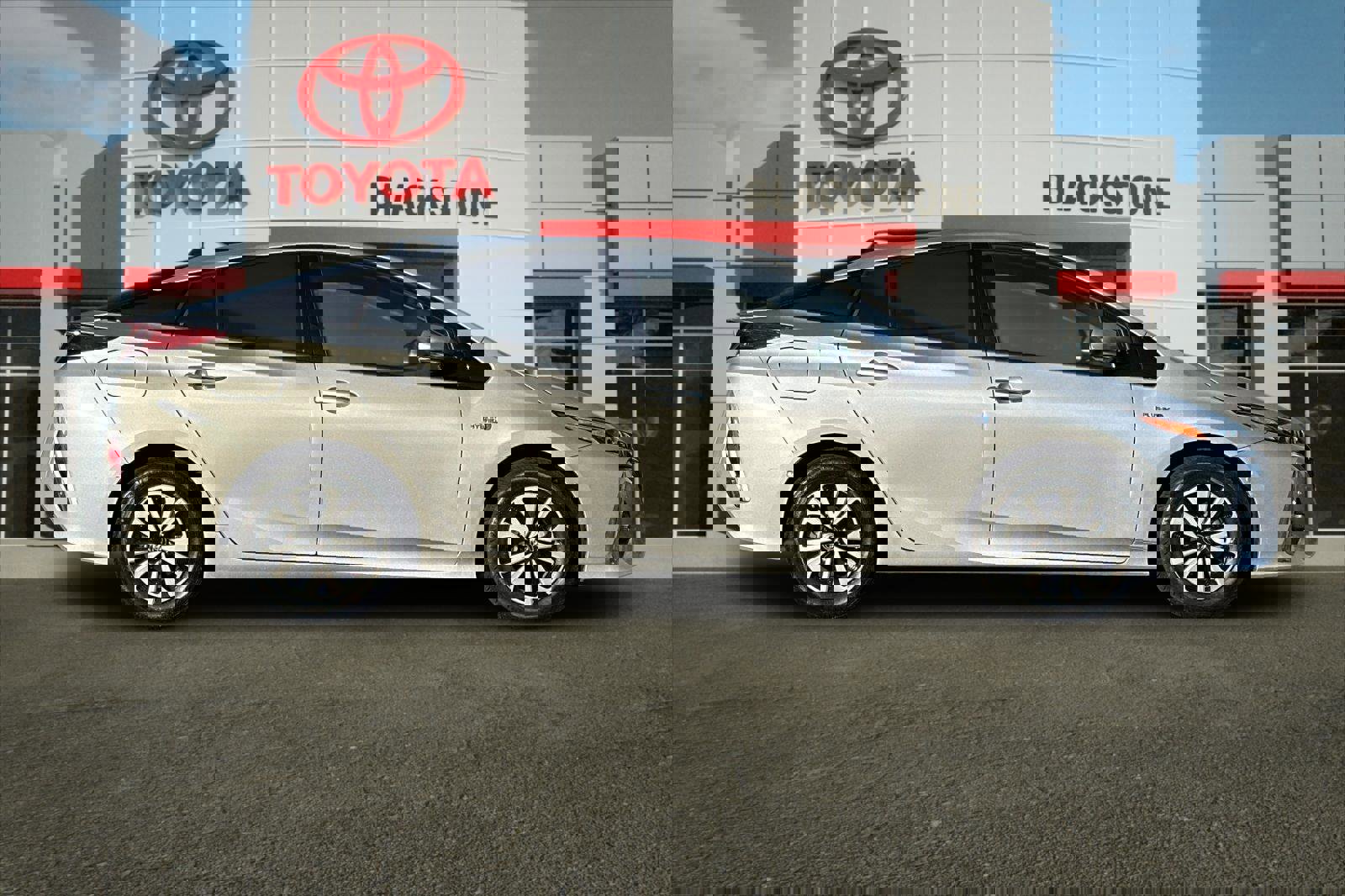 Certified 2019 Toyota Prius Prime Advanced w/ Preferred Accessory Package image 2