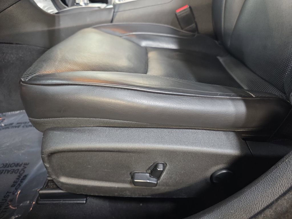 Used 2023 Chrysler 300 Touring L w/ Comfort Group image 27