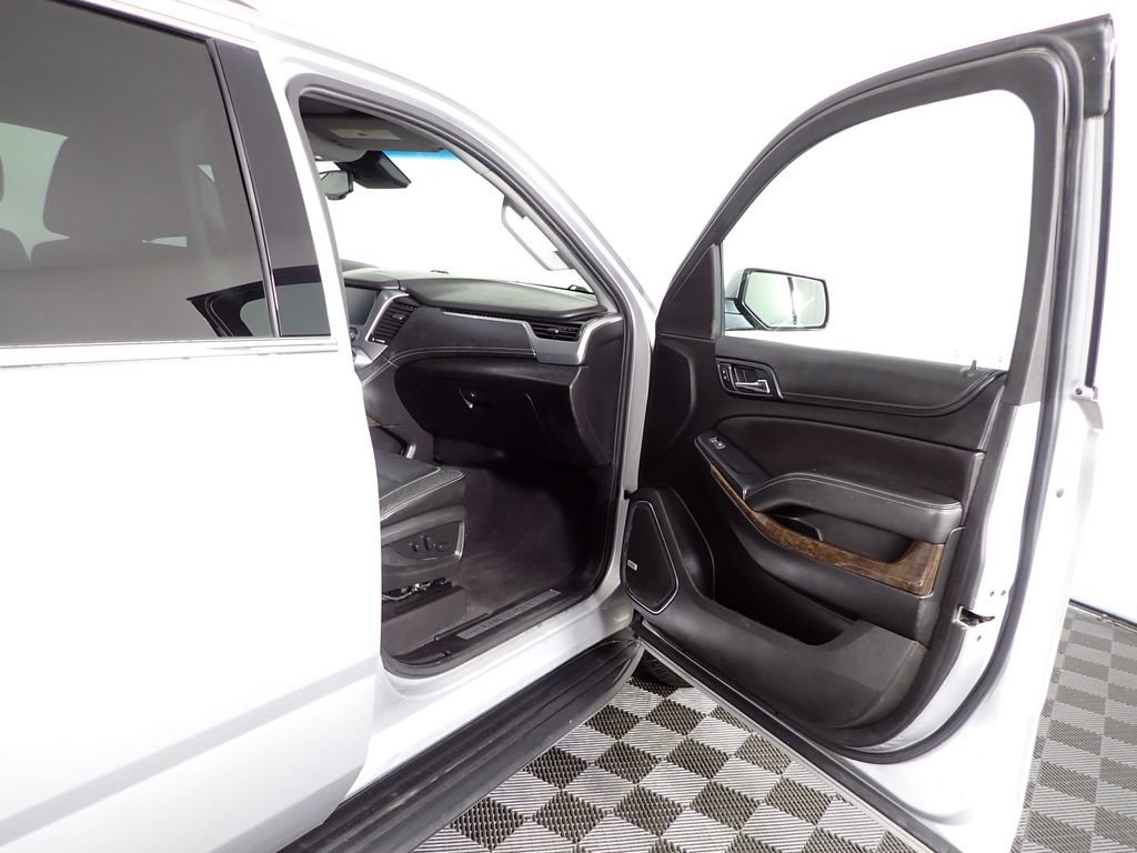 Used 2019 Chevrolet Suburban LT AWD/4WD image 40