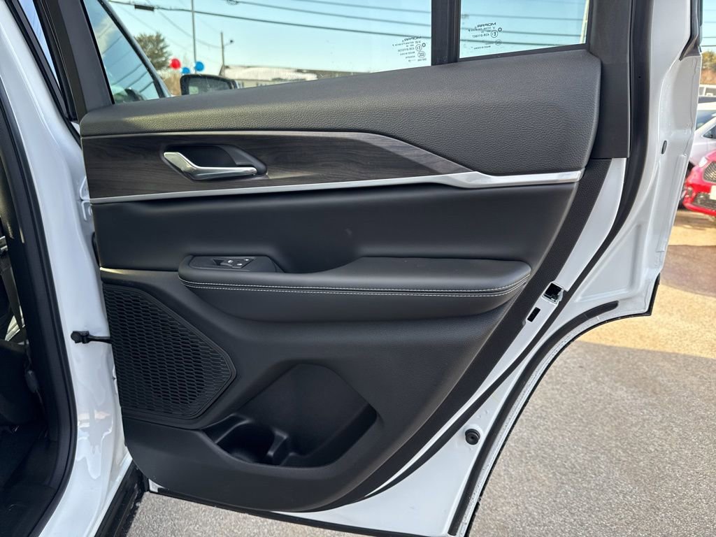 New 2026 Jeep Grand Cherokee Laredo image 28