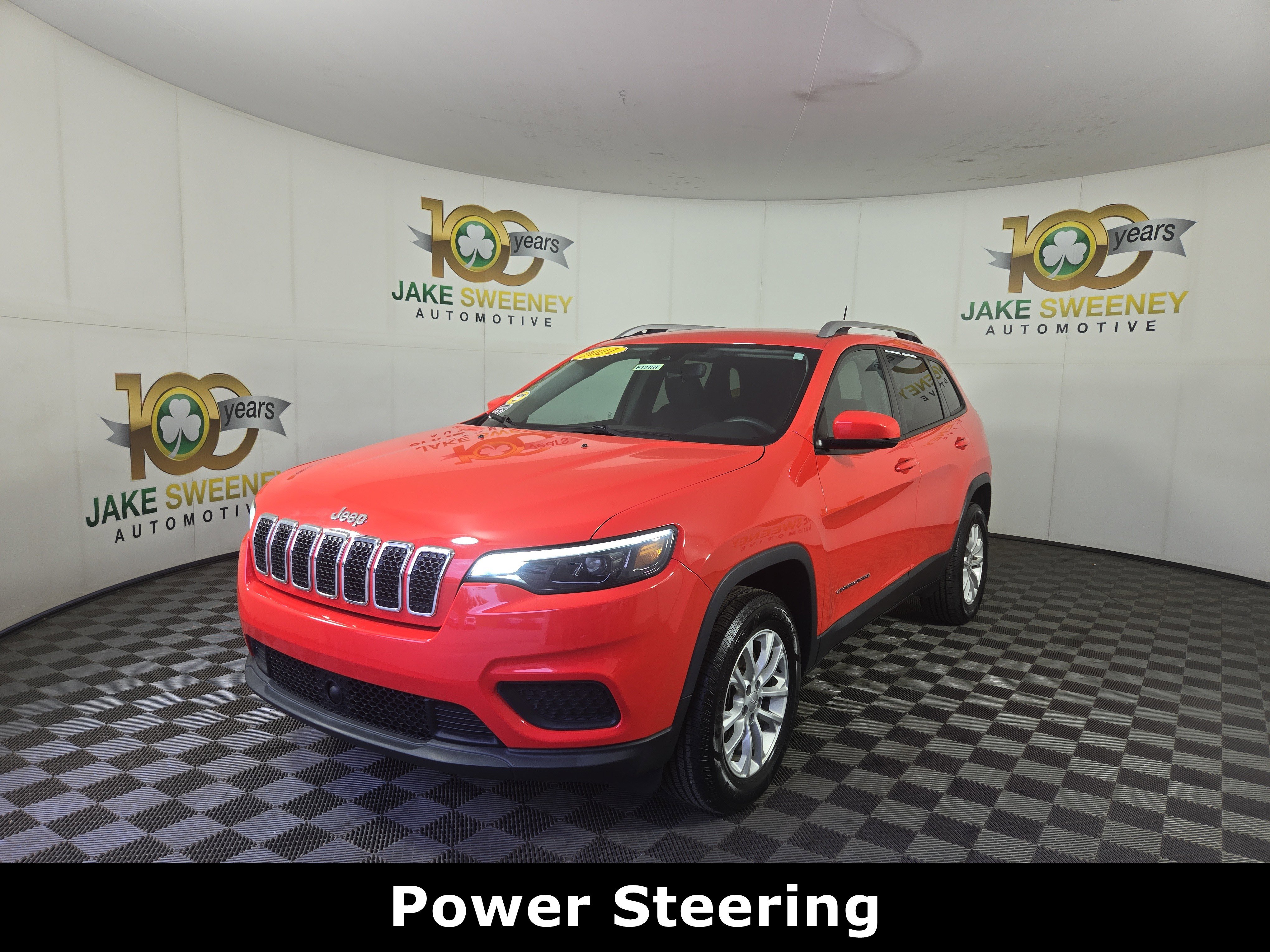 Used 2021 Jeep Cherokee Latitude AWD/4WD image 4