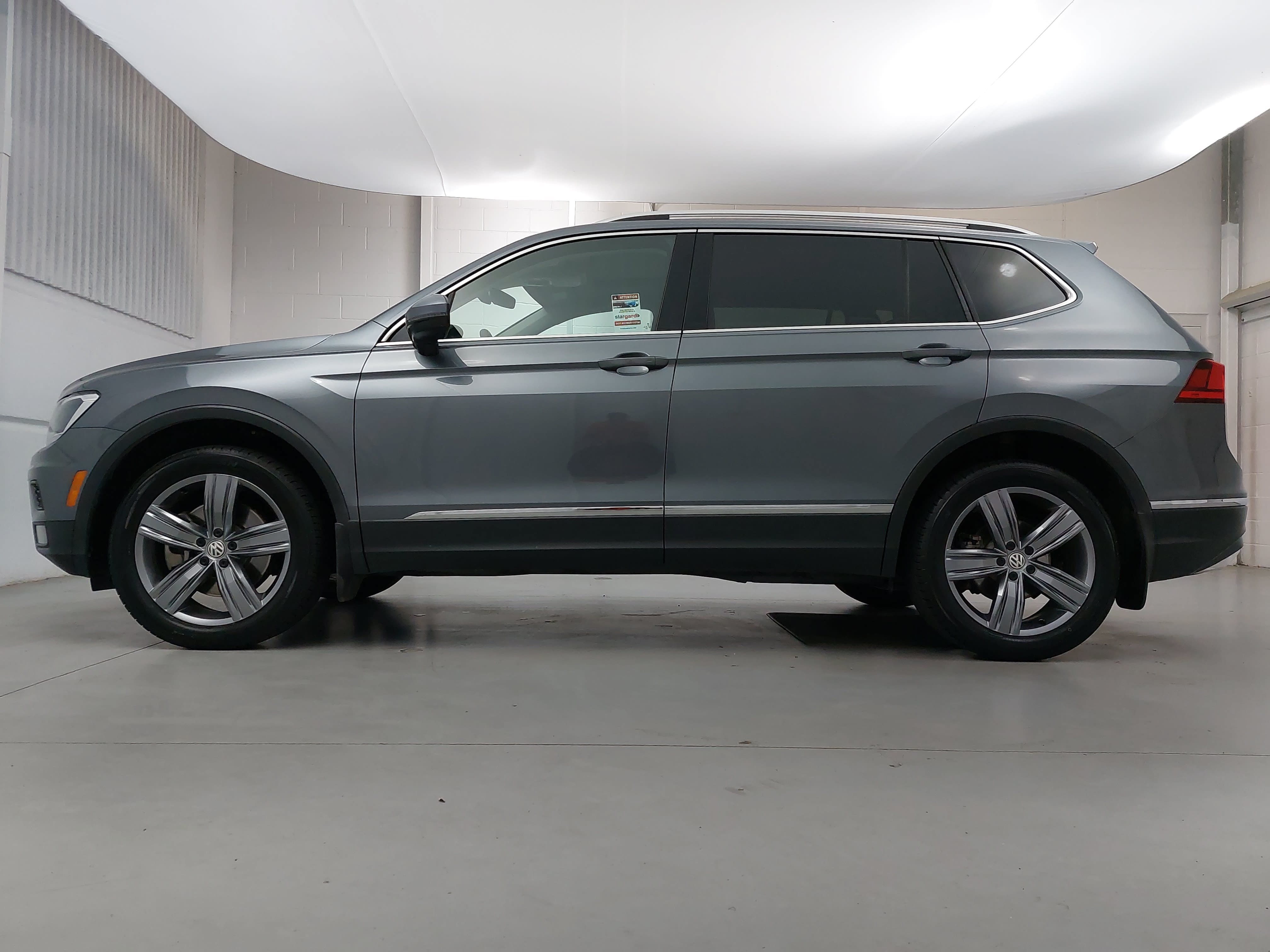 Used 2020 Volkswagen Tiguan SEL w/ 3rd Row Seat Package AWD/4WD image 2