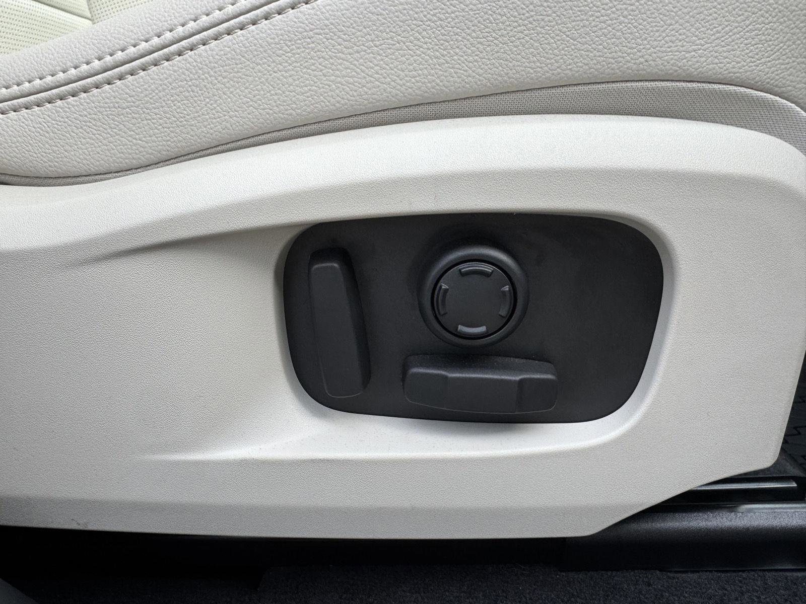 Used 2024 Jaguar F-PACE R-Dynamic S image 30