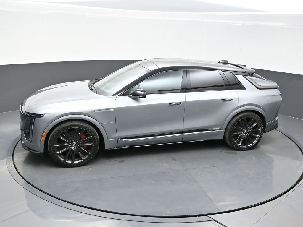 New 2026 Cadillac Lyriq V w/ LPO, Floor Liner Package AWD/4WD image 28