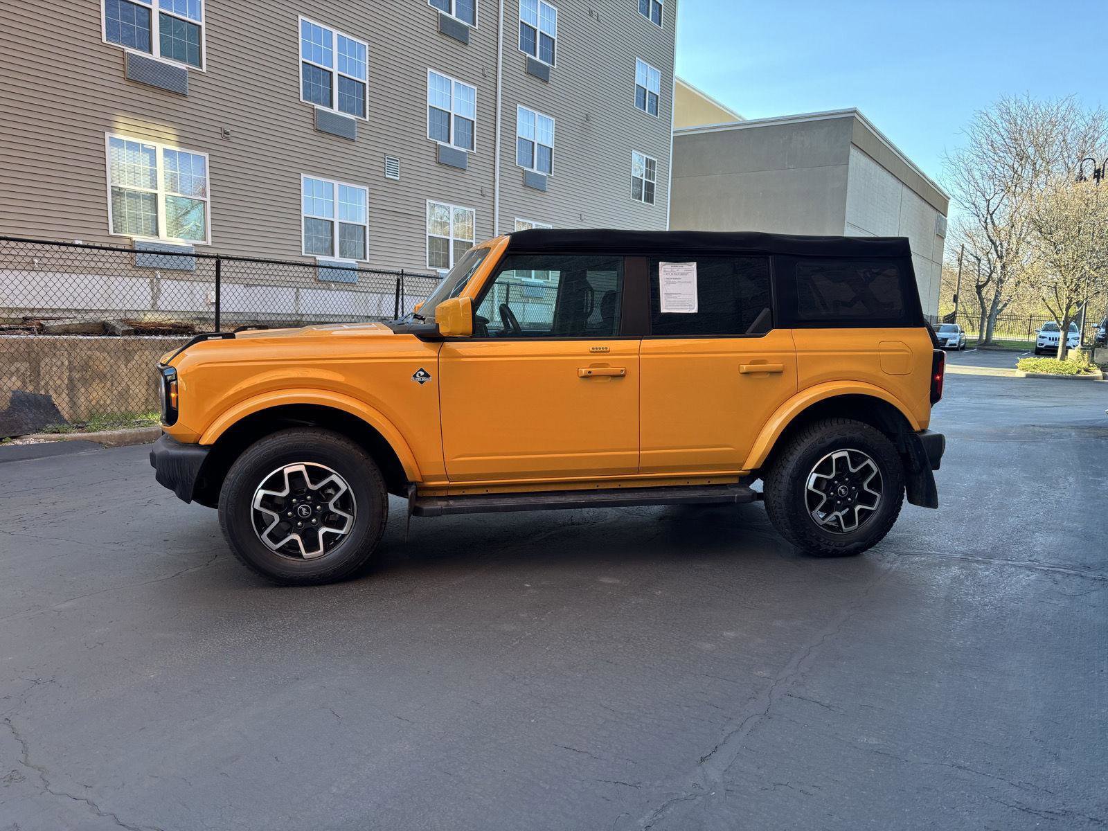 Used 2022 Ford Bronco Outer Banks image 3