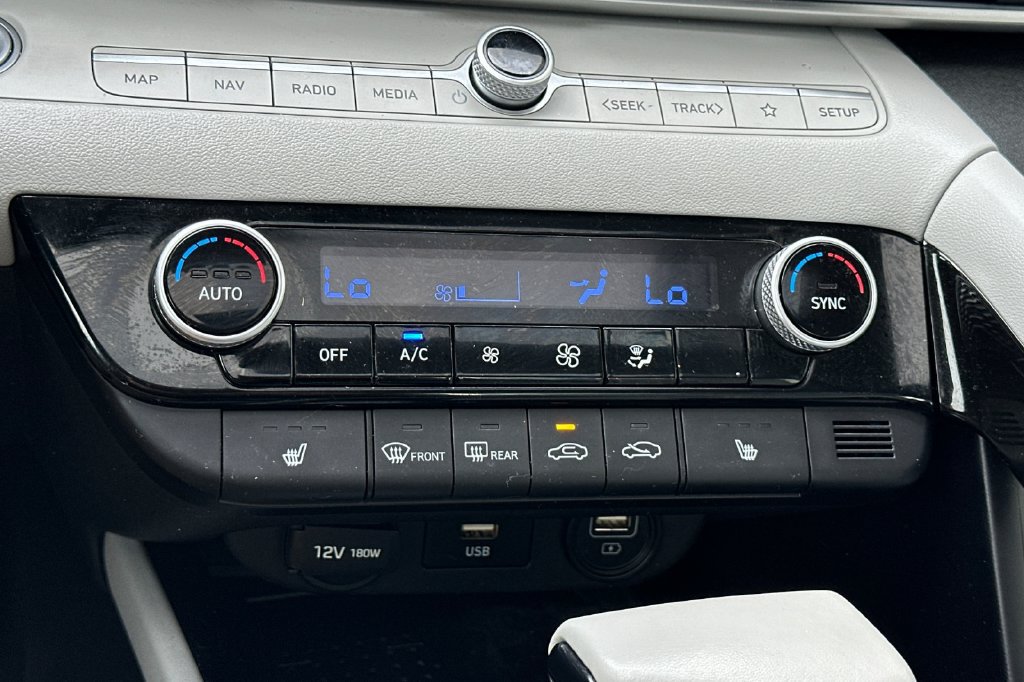 Used 2023 Hyundai Elantra Limited FWD image 25