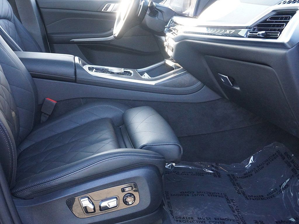 Used 2025 BMW X7 xDrive40i w/ Premium Package image 31