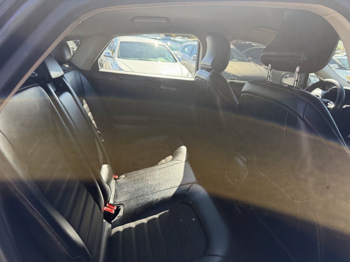 Used 2018 Ford Fusion SE w/ Equipment Group 601A FWD image 16