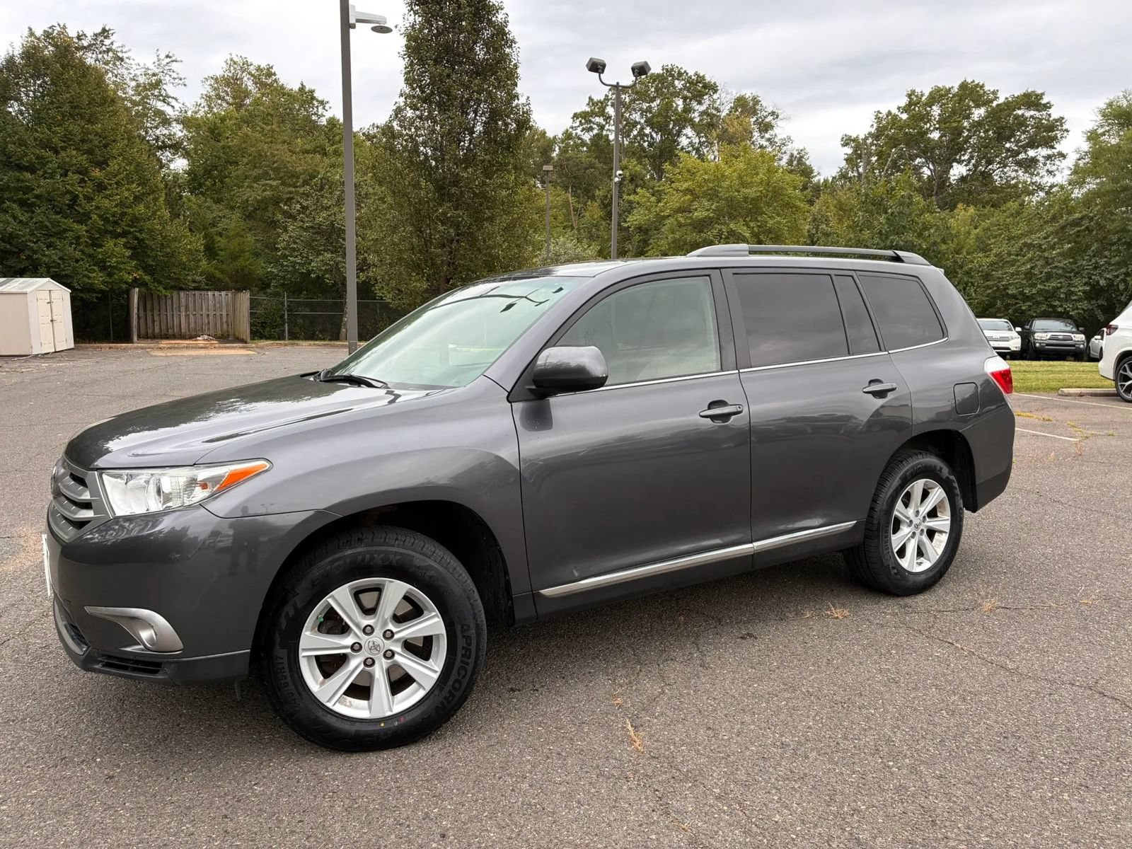 Used 2011 Toyota Highlander 4WD w/ Tech Pkg image 2