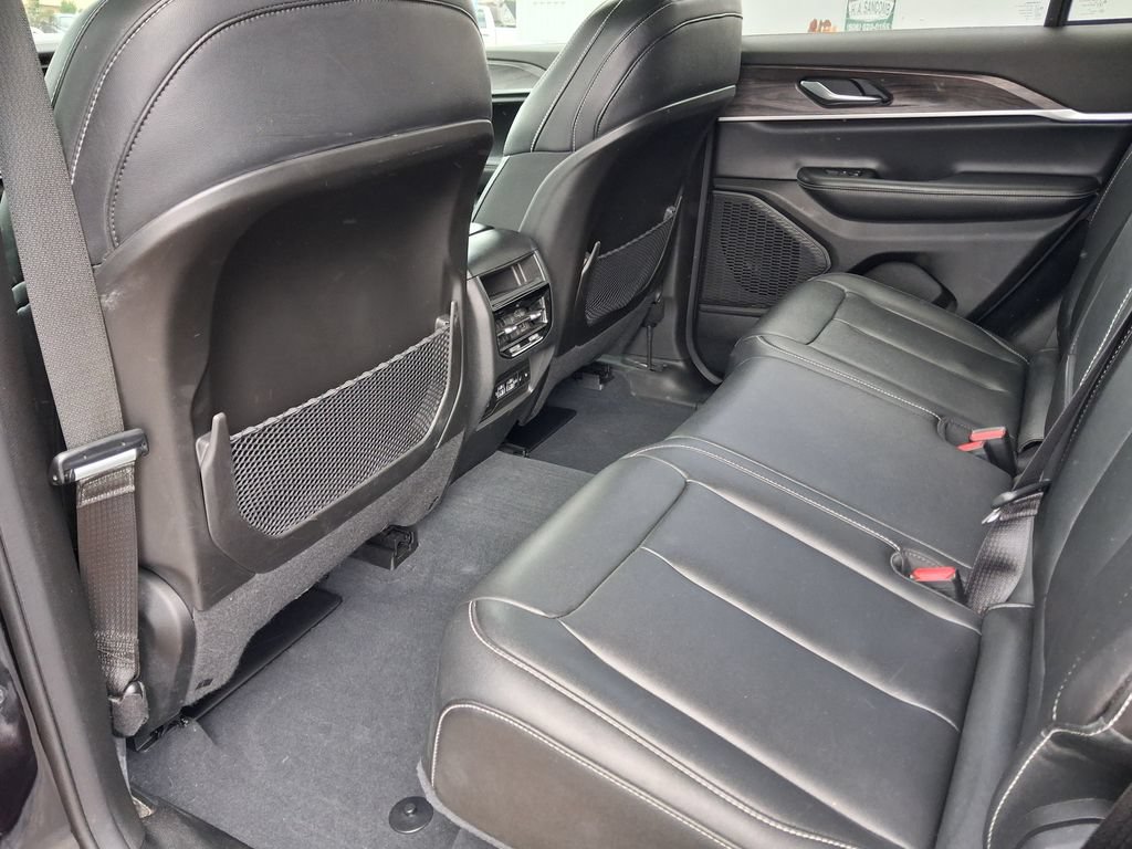 Certified 2023 Jeep Grand Cherokee Overland w/ Luxury Tech Group IV AWD/4WD image 21