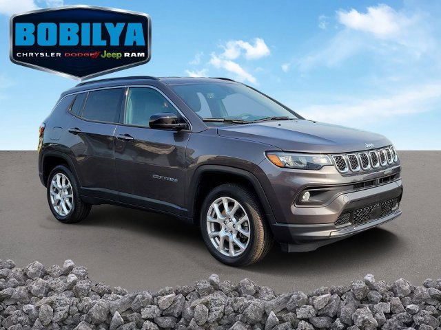 Used 2023 Jeep Compass Latitude AWD/4WD image 2