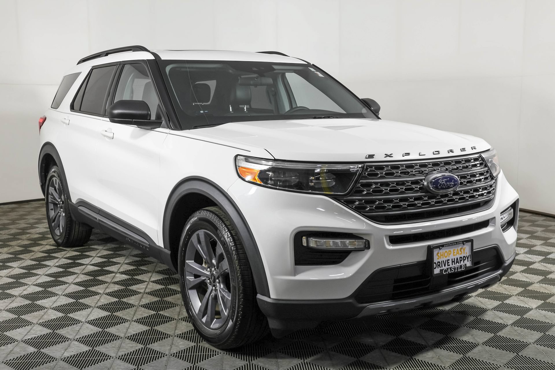 Used 2023 Ford Explorer XLT w/ Equipment Group 202A AWD/4WD image 14