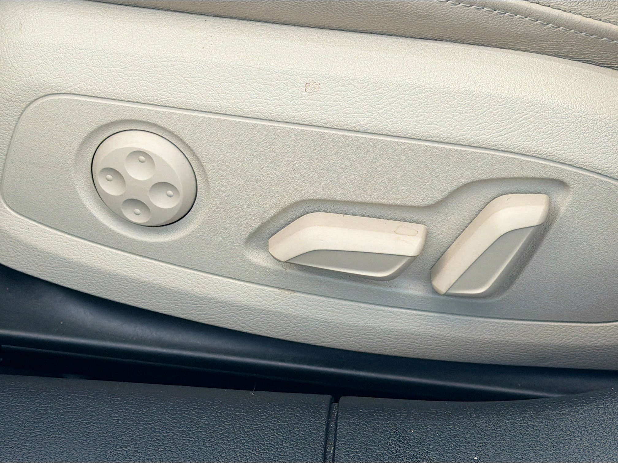 Used 2021 Audi A4 2.0T Premium w/ Convenience Package image 24