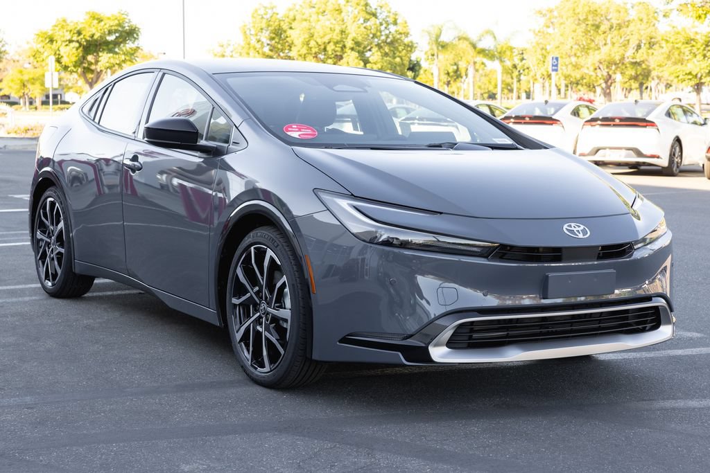 New 2026 Toyota Prius Plug-In Hybrid FWD image 3