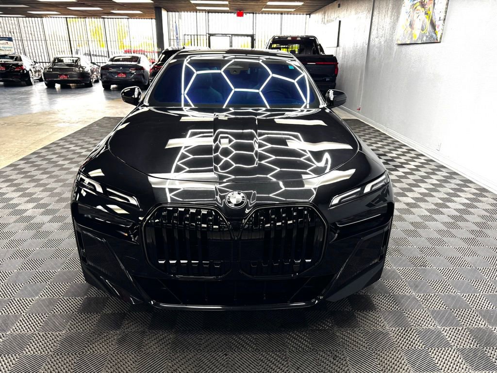 Used 2025 BMW 740i w/ Premium Package image 6