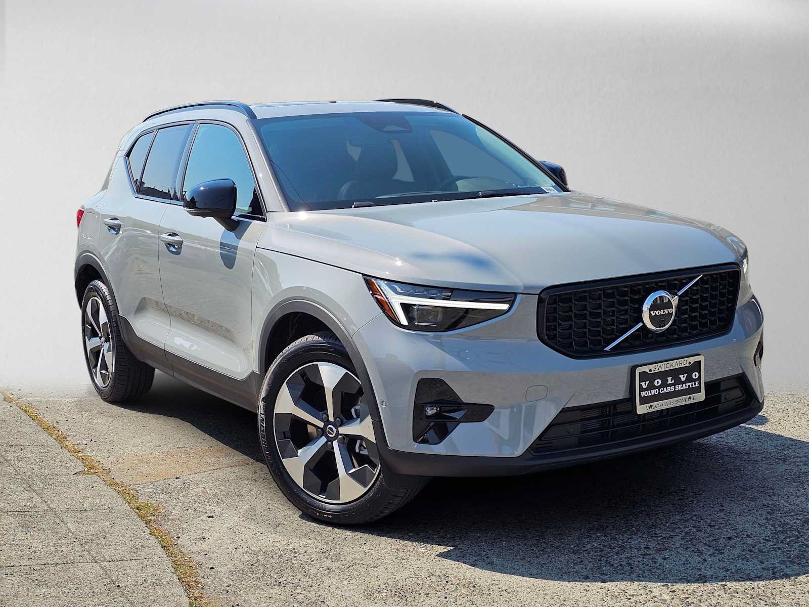 New 2026 Volvo XC40 B5 Plus w/ Protection Package Premier