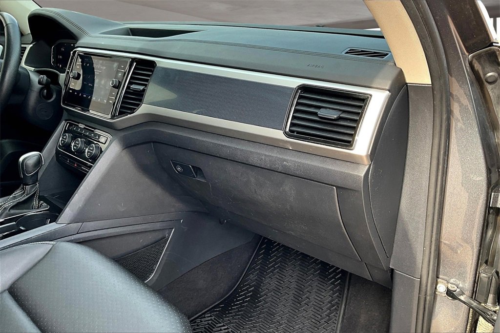 Used 2023 Volkswagen Atlas SEL R-Line image 16