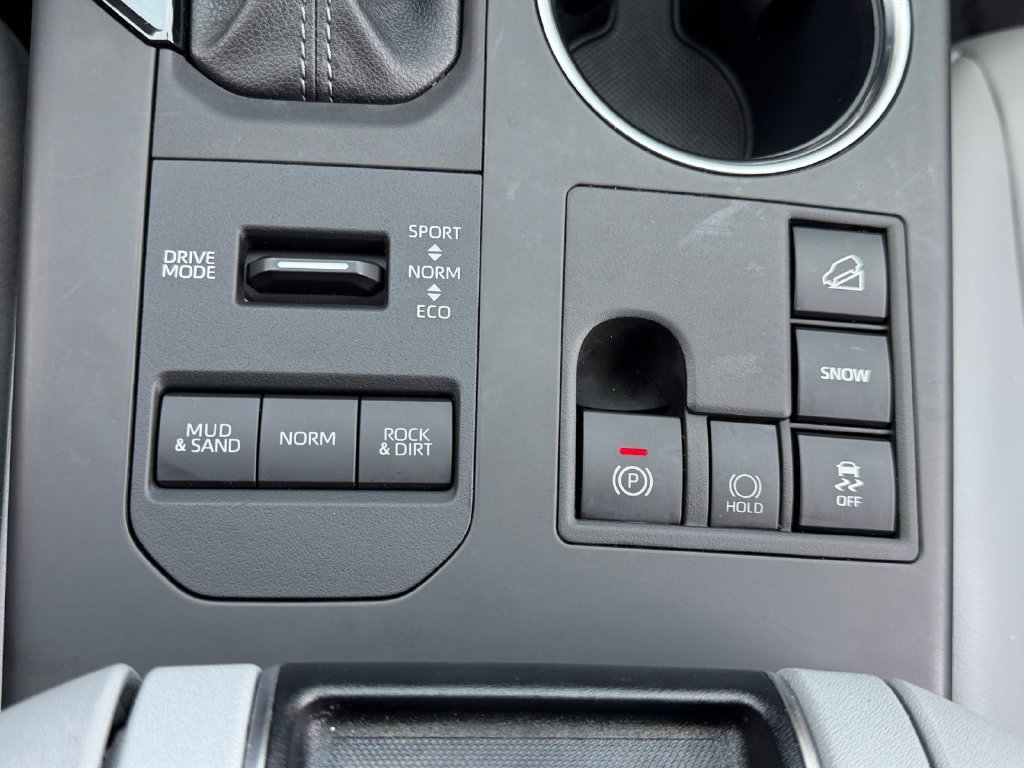 Used 2024 Toyota Highlander XLE AWD/4WD image 30