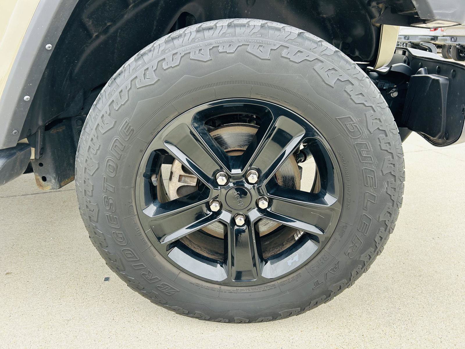 Used 2022 Jeep Wrangler Unlimited Sahara AWD/4WD image 35