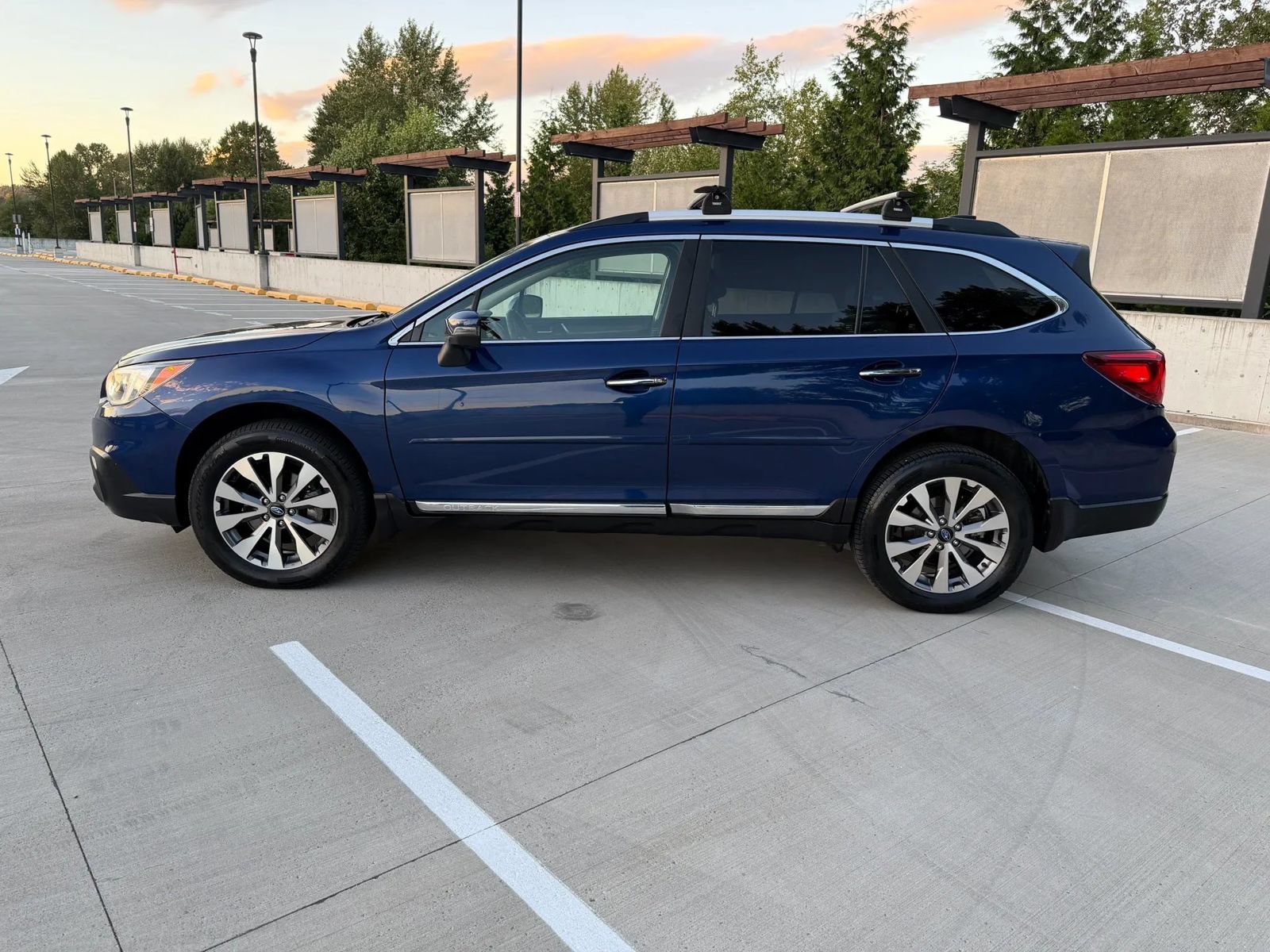 Used 2017 Subaru Outback 3.6R Touring w/ Popular Package #5A AWD/4WD image 12