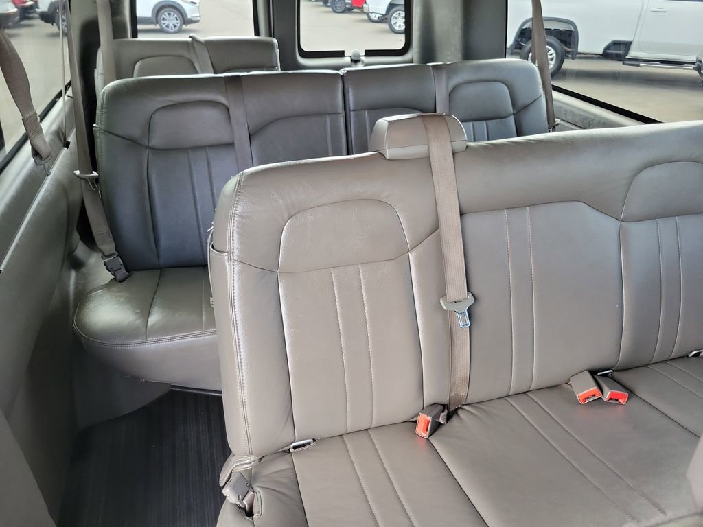 Used 2016 GMC Savana 3500 LS image 17