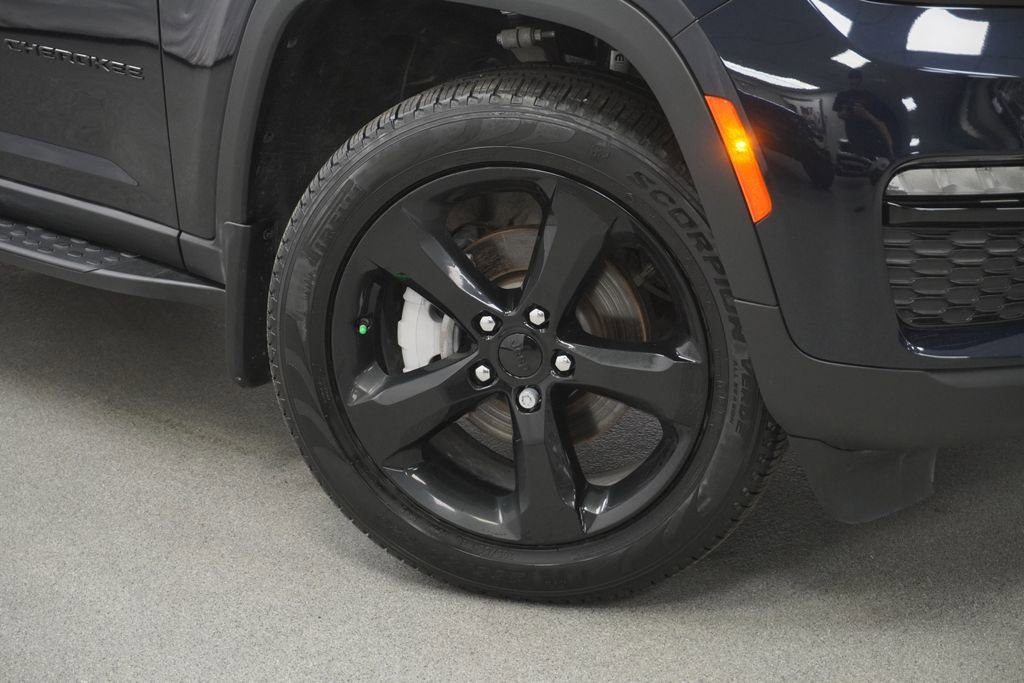 Certified 2024 Jeep Grand Cherokee Limited w/ Black Appearance Package image 4