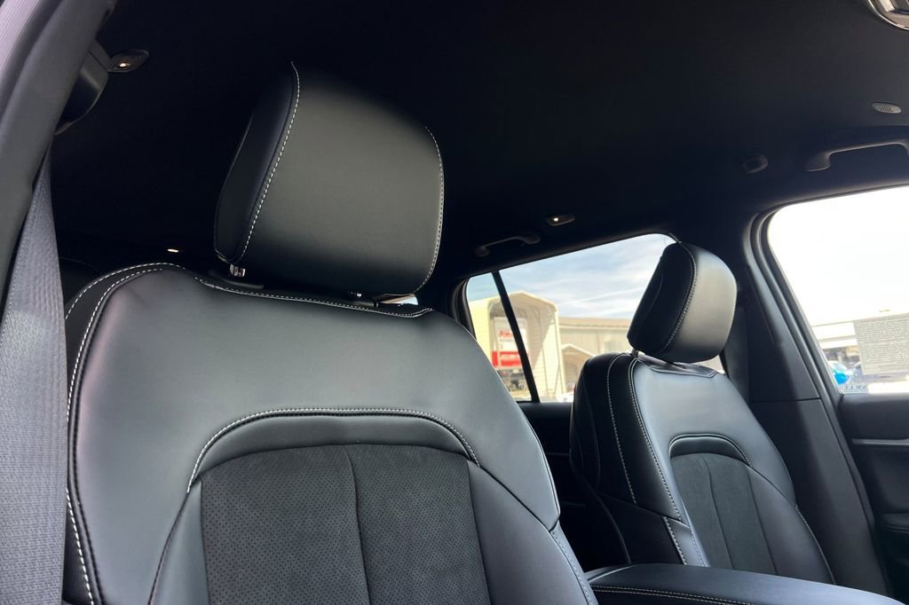 New 2026 Jeep Grand Cherokee Altitude image 17