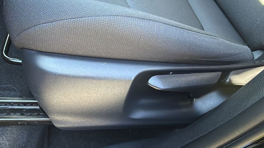 Used 2023 Toyota Corolla Cross LE image 28