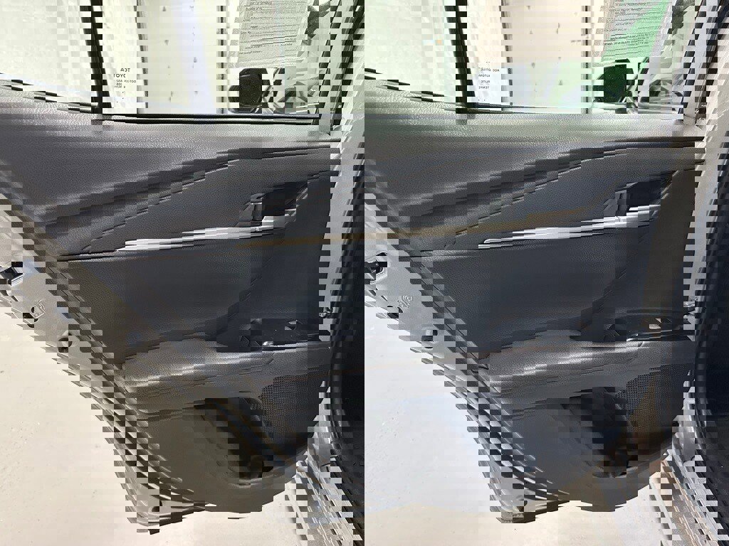 Used 2025 Toyota Camry LE image 43