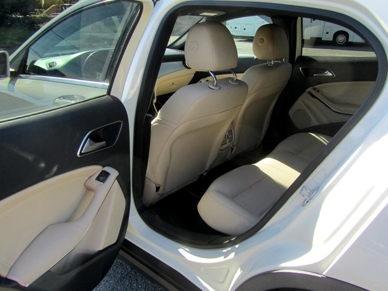 Used 2017 Mercedes-Benz GLA 250 4MATIC w/ Premium Package image 19