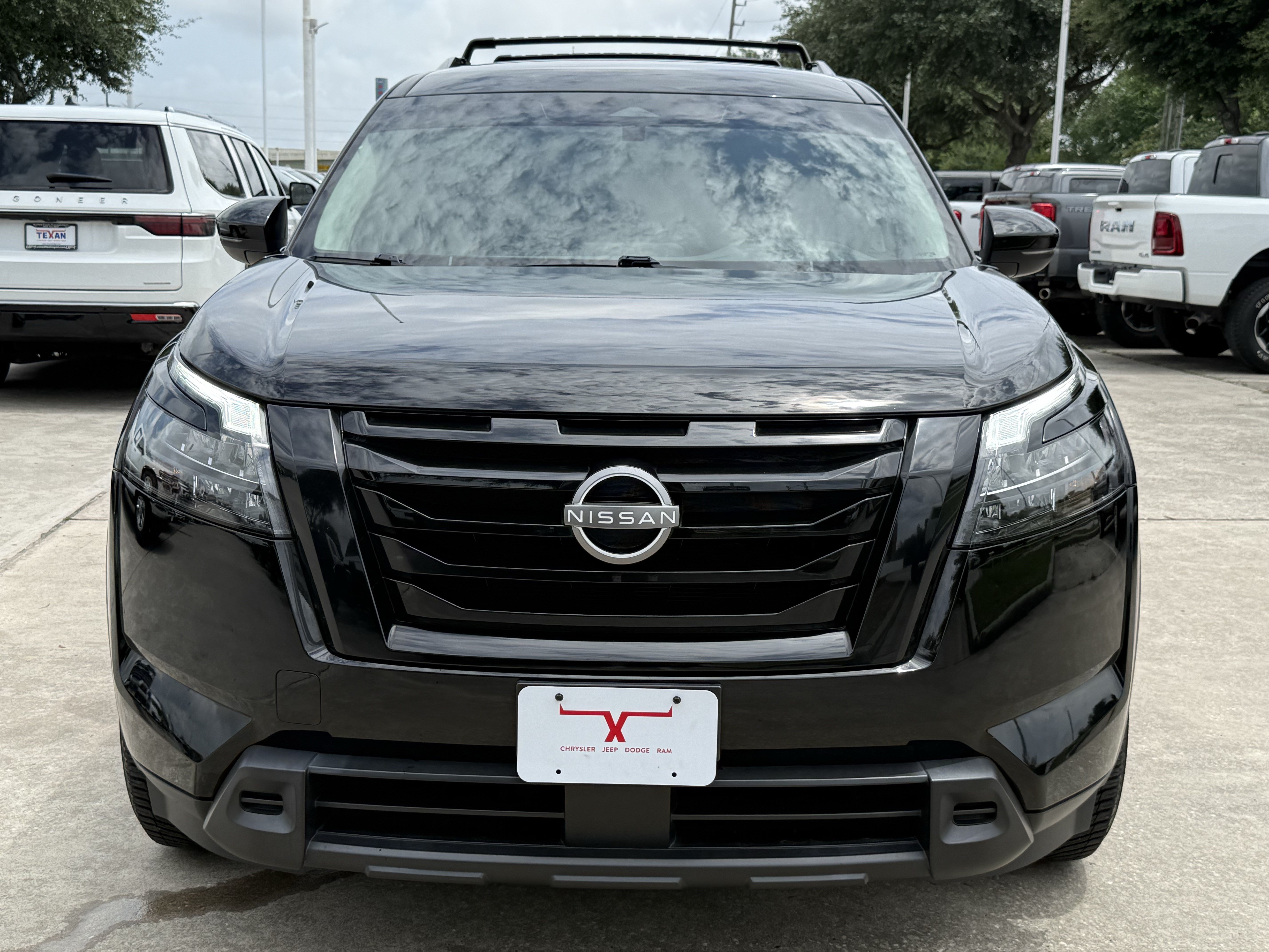 Used 2024 Nissan Pathfinder SV w/ Black Appearance Package FWD image 10