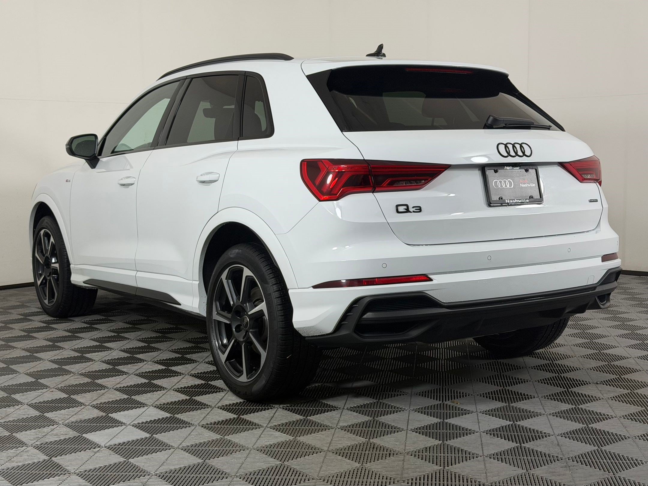 Certified 2025 Audi Q3 2.0T Premium Plus w/ Premium Plus Package AWD/4WD image 3