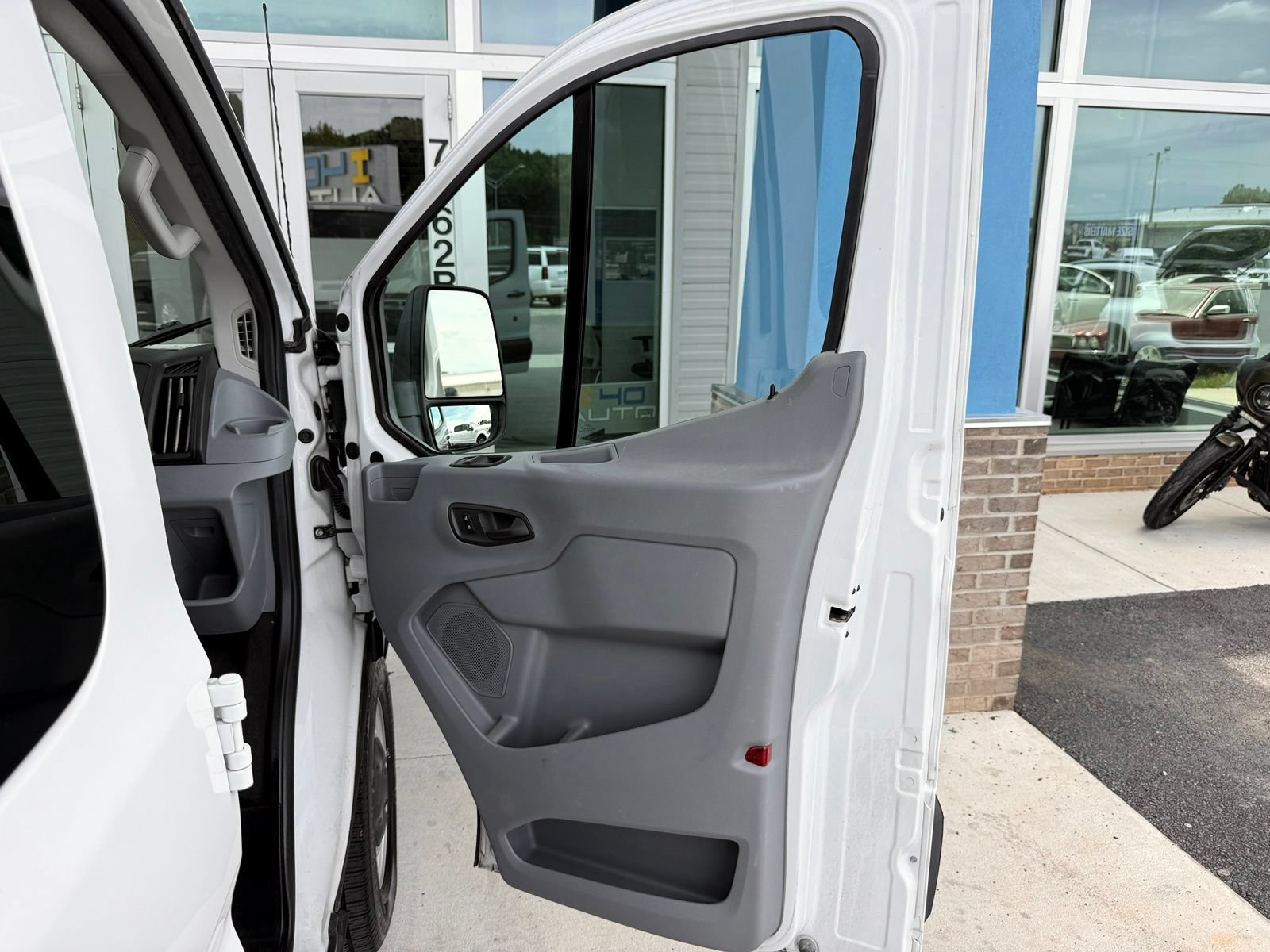 Used 2018 Ford Transit 150 XL RWD image 21