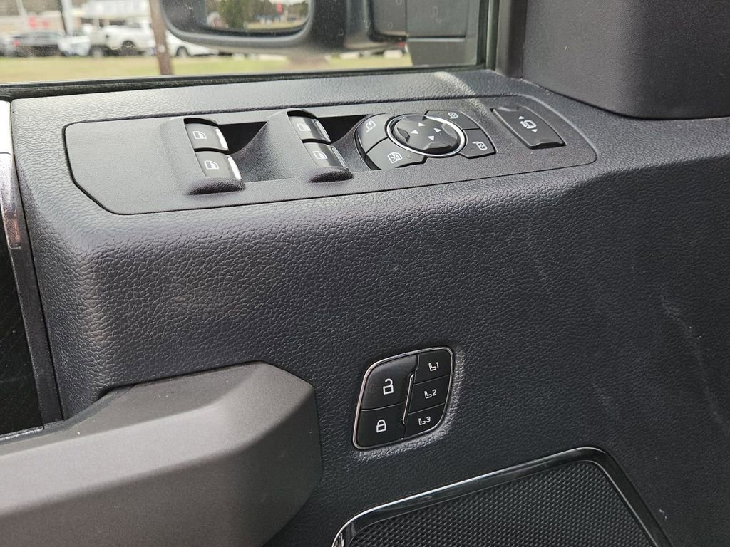 Used 2022 Ford F350 Platinum w/ FX4 Off-Road Package image 28