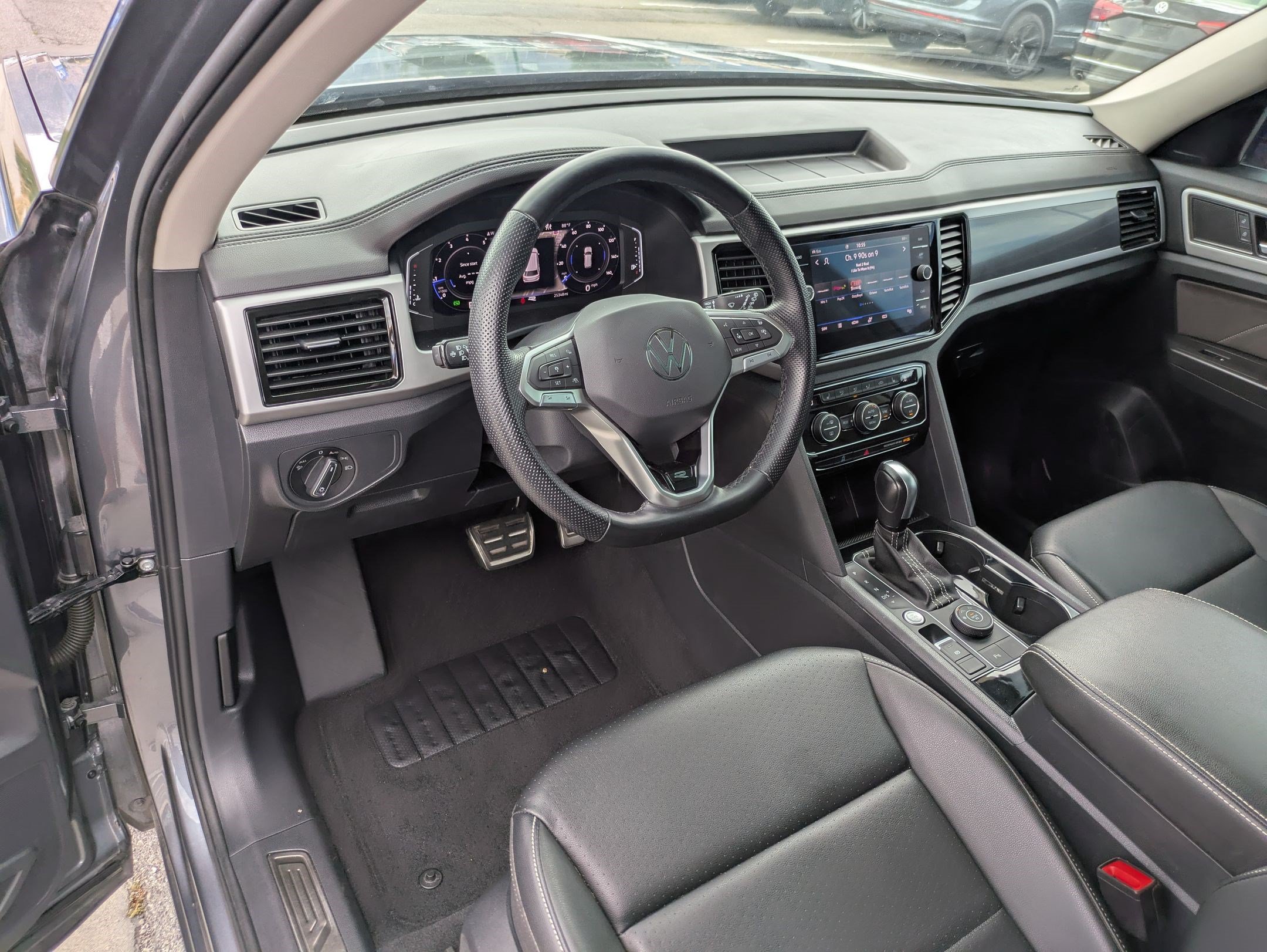 Certified 2023 Volkswagen Atlas SEL R-Line AWD/4WD image 17
