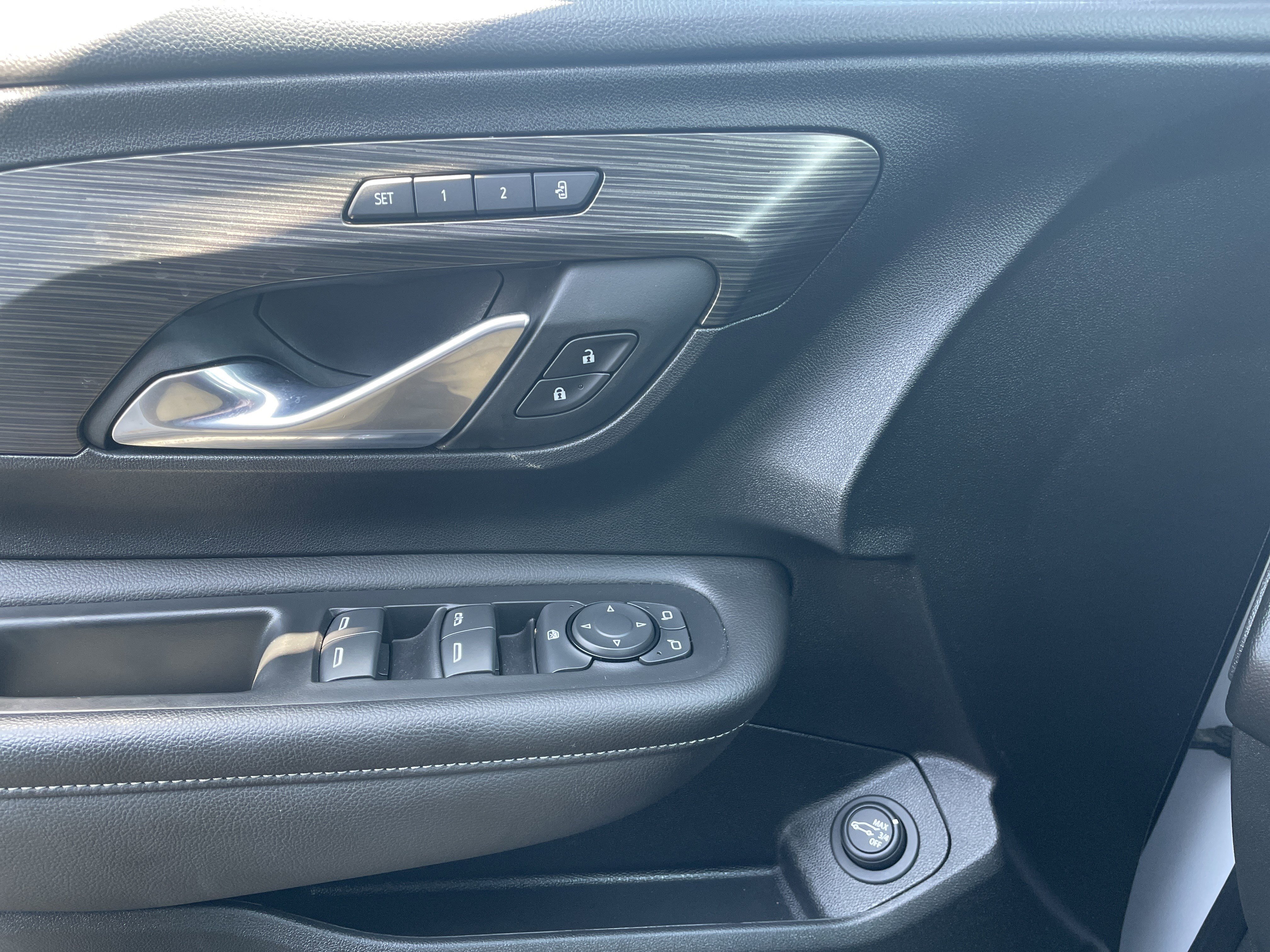 Used 2022 GMC Terrain SLT w/ Infotainment Package II image 10