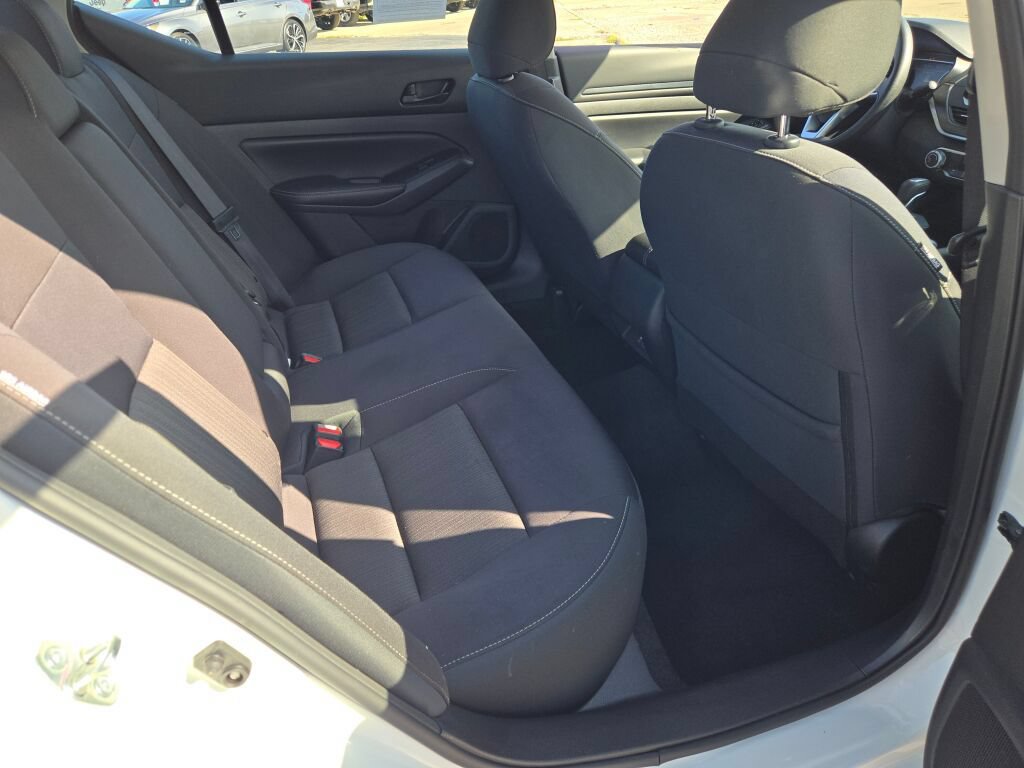 Used 2024 Nissan Altima 2.5 SV FWD image 19