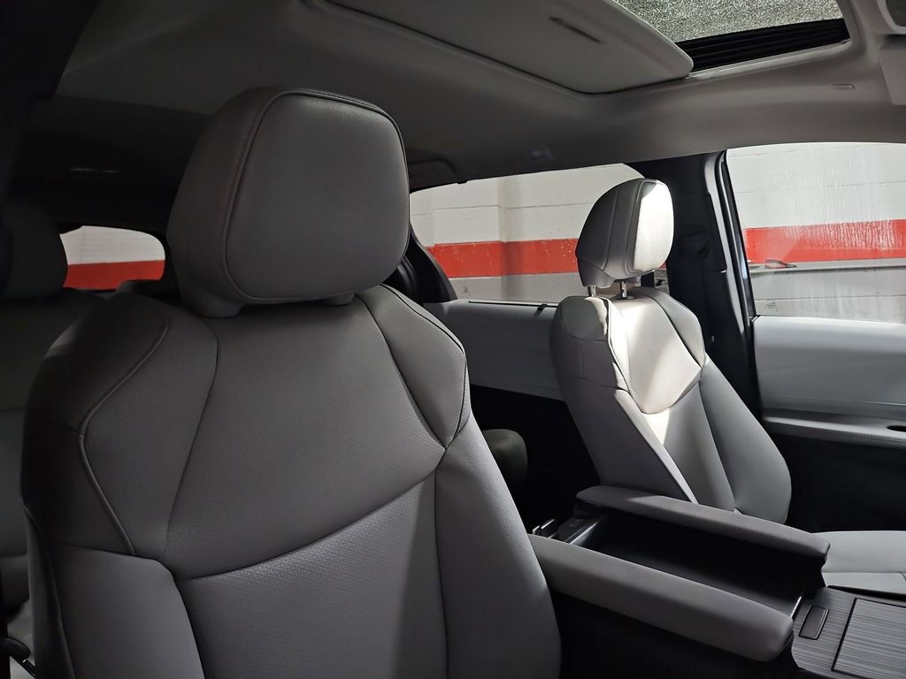 New 2026 Toyota Sienna XLE image 28