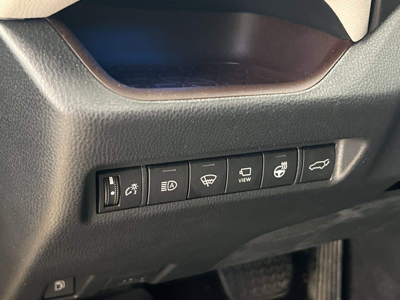 Used 2020 Toyota RAV4 Limited image 27