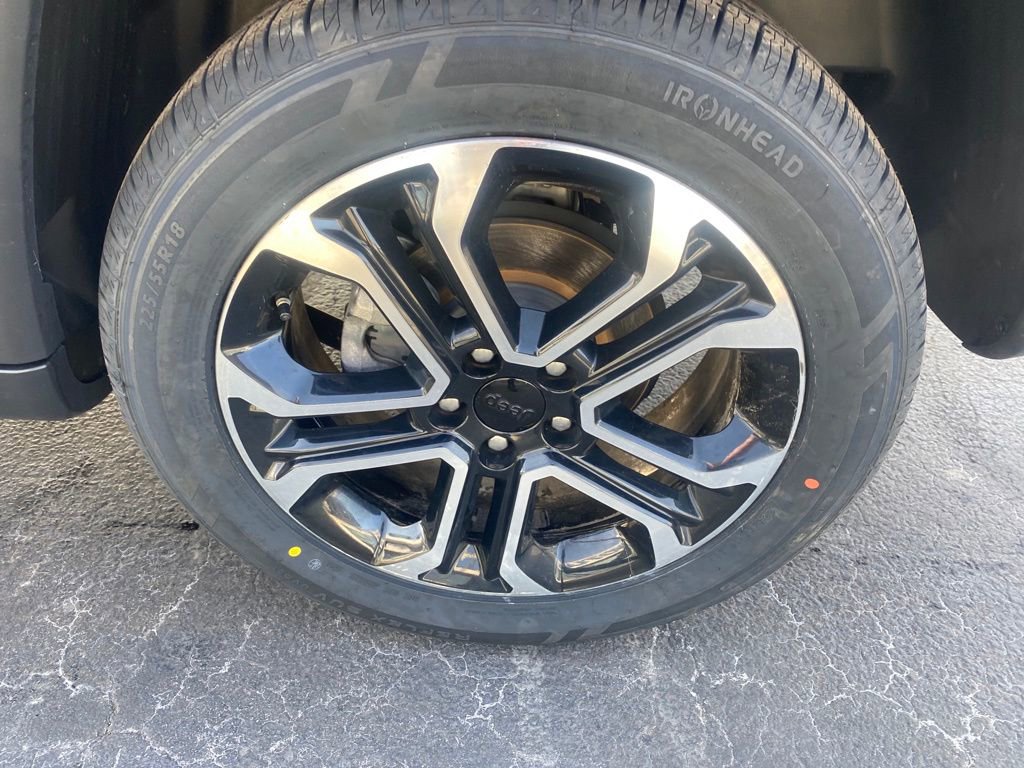 Used 2022 Jeep Compass Limited image 32