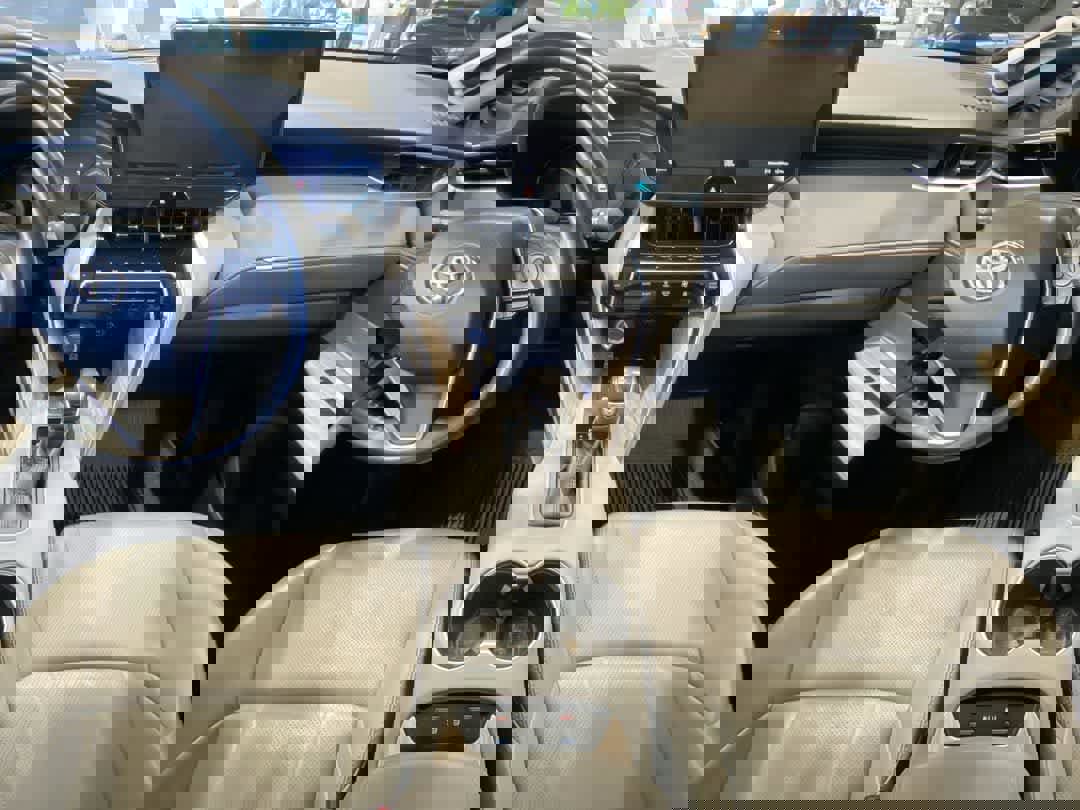 Used 2021 Toyota Venza Limited image 23