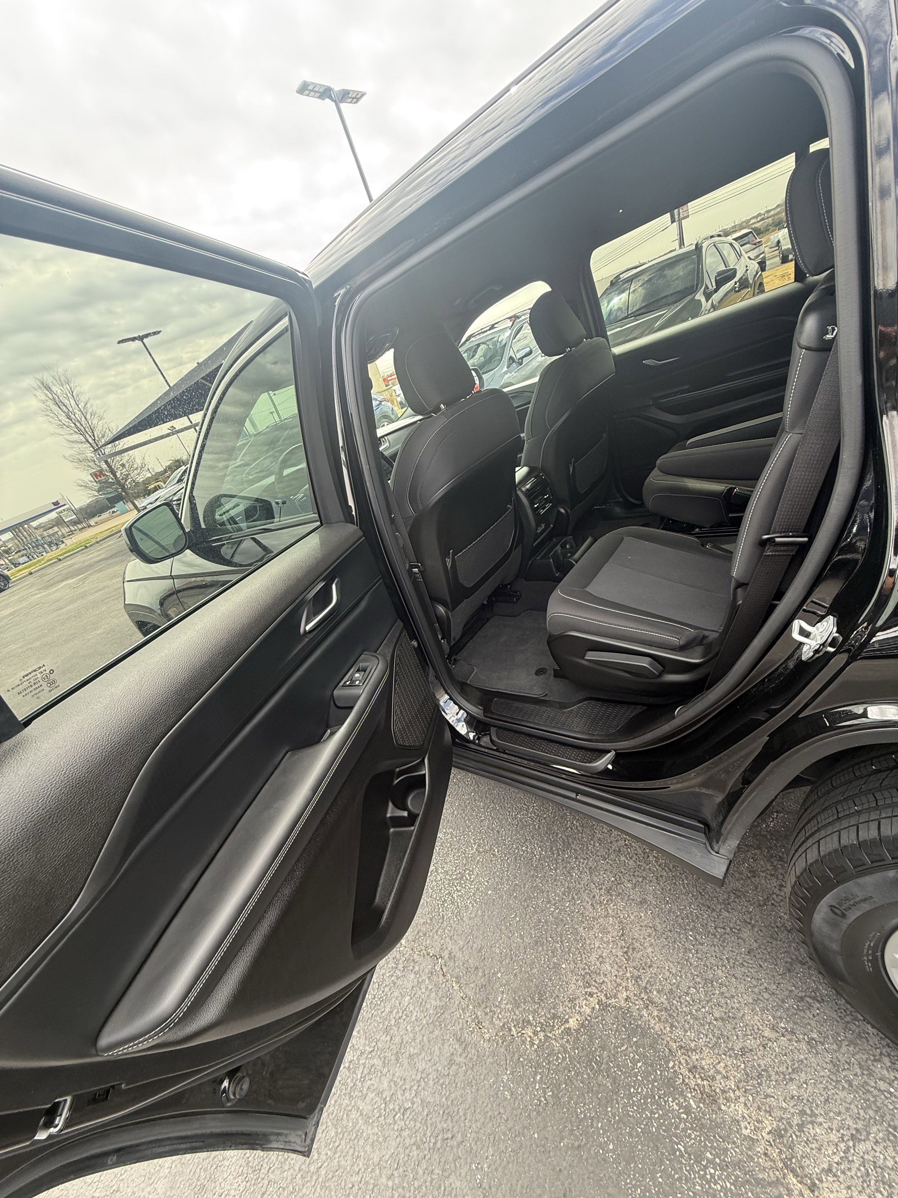 Used 2024 Jeep Grand Cherokee L Laredo image 8