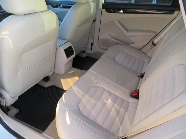Used 2015 Volkswagen Passat 3.6 SEL Premium FWD image 19