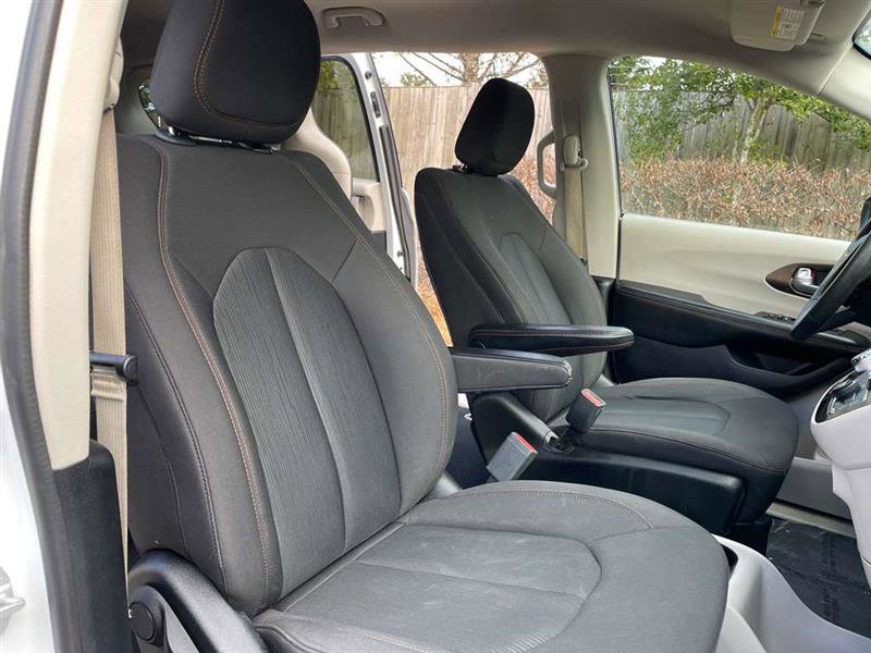 Used 2017 Chrysler Pacifica LX image 52