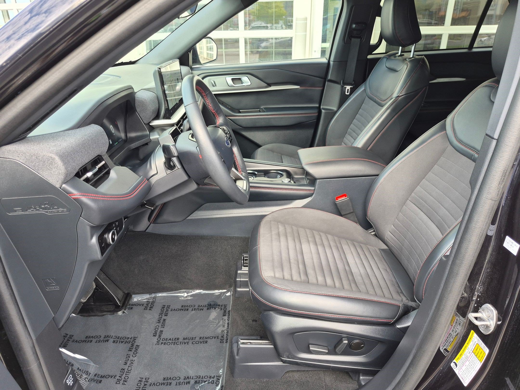 Used 2025 Ford Explorer ST-Line w/ ST-Line Street Pack AWD/4WD image 18