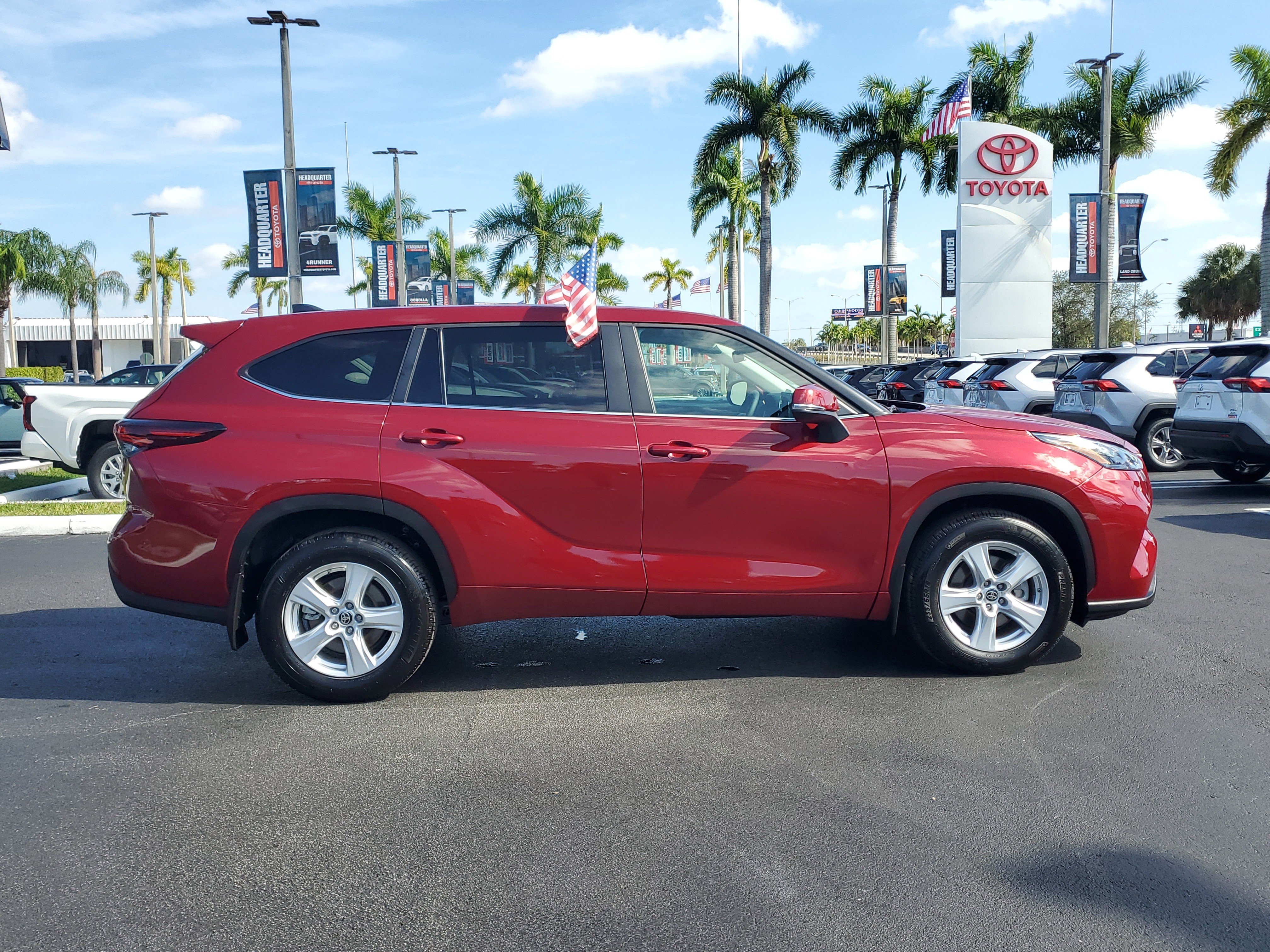 Used 2025 Toyota Highlander LE image 13